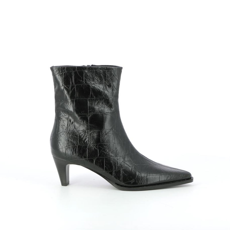 CORINA M6886