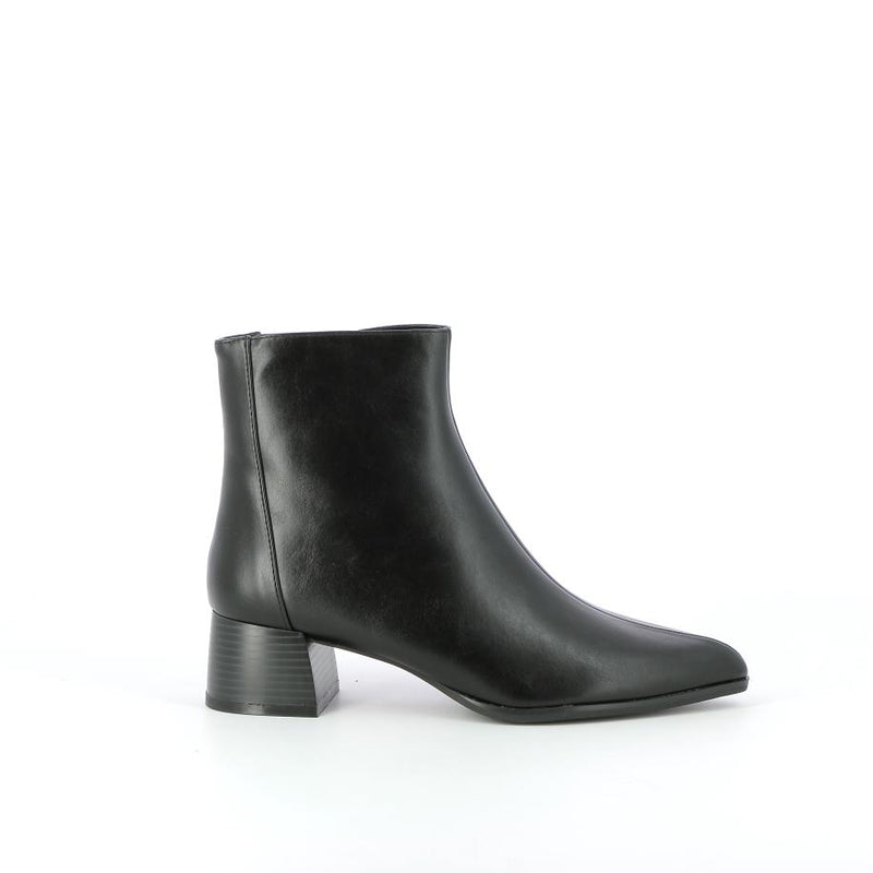 CORINA M6852
